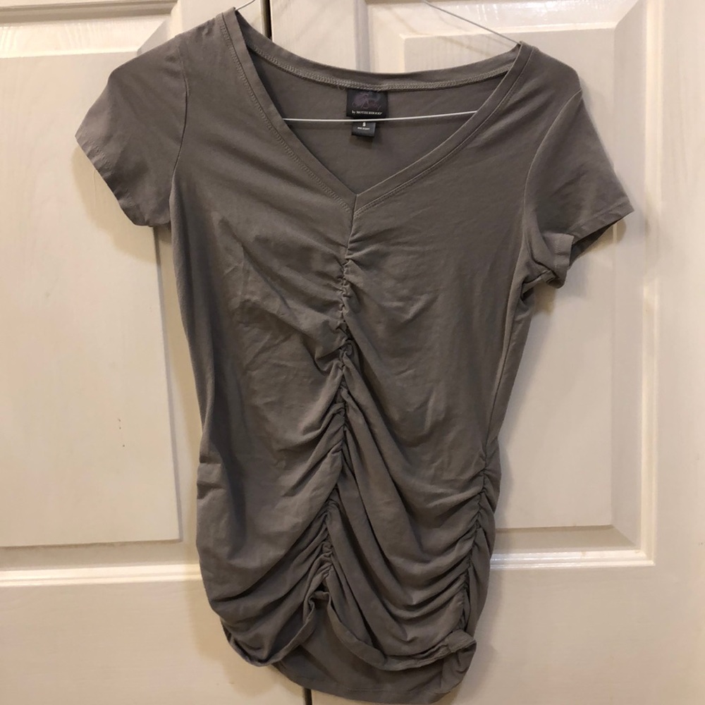 Grey maternity shirt with ruching